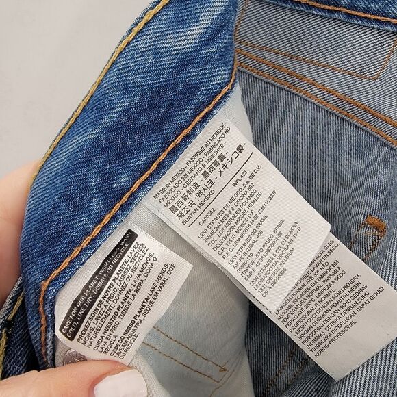 Levi's Jean Shorts Women's 34 Boho Distressed Raw Hem Long Dad Denim Bermuda - Picture 13 of 16